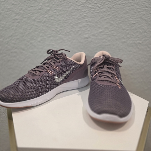 Nike Flex Trainer Women's Purple and Pink size 9.5 - Picture 1 of 7